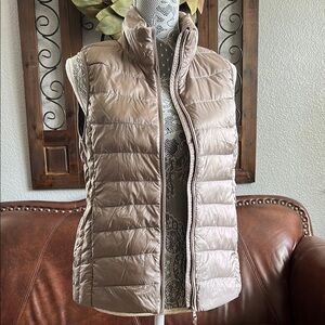 Uniqlo Tan Quilted Puffer Vest with Storage/Travel  Pouch